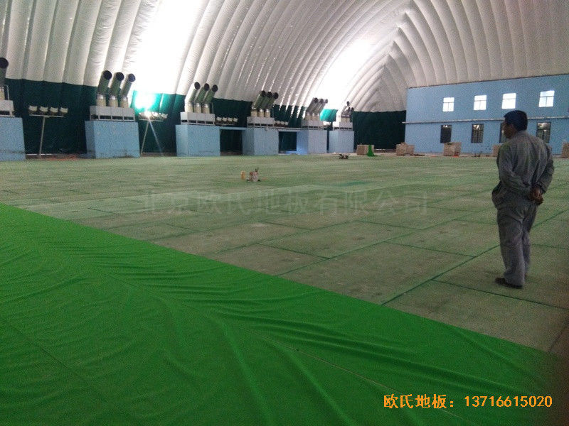 河北華中溫泉假日酒店籃球館運(yùn)動木地板鋪裝案例2