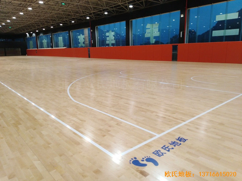 浙江臨海WeArena籃球館運(yùn)動木地板施工案例5