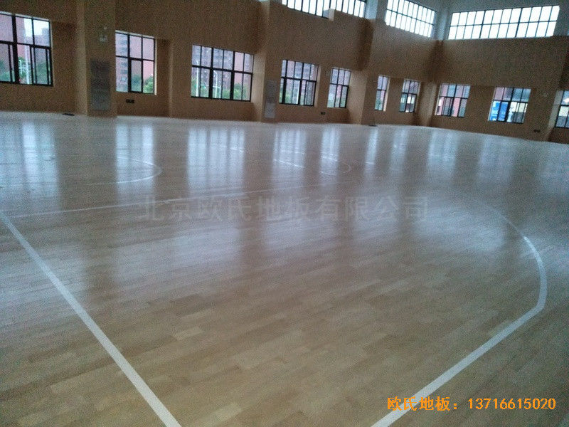 上海松江區(qū)佘北學(xué)校運(yùn)動館運(yùn)動地板安裝案例0