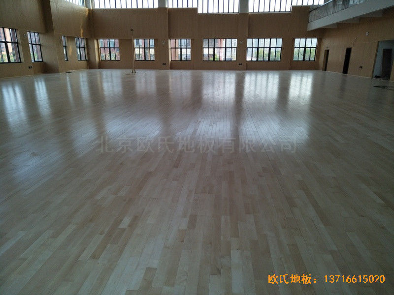 上海松江區(qū)佘北學(xué)校運(yùn)動館運(yùn)動地板安裝案例5